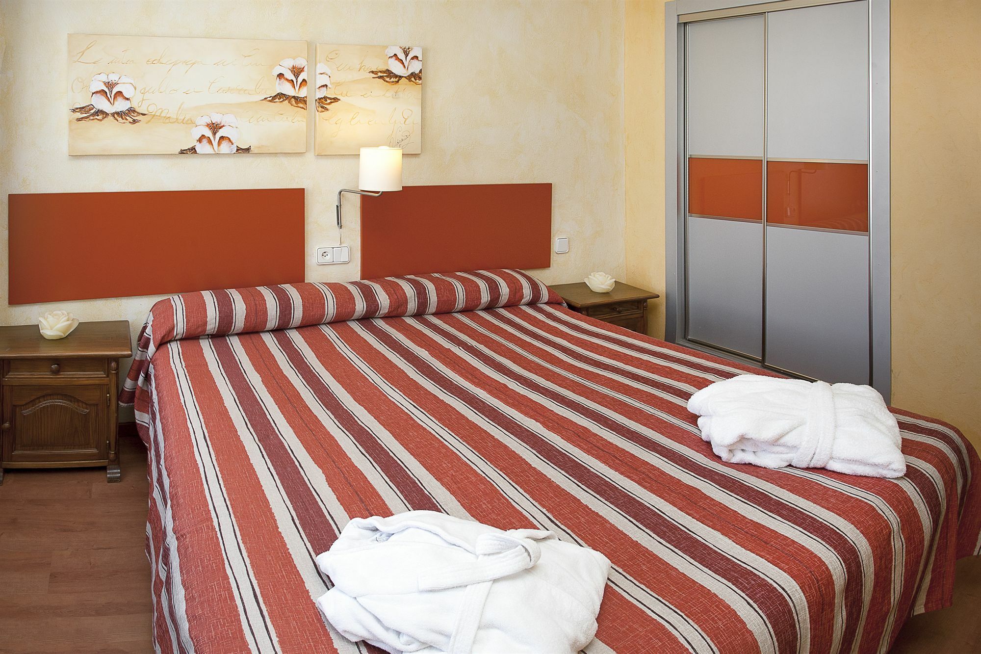 Apartamentos Parot Quality Santa Eularia des Riu Esterno foto